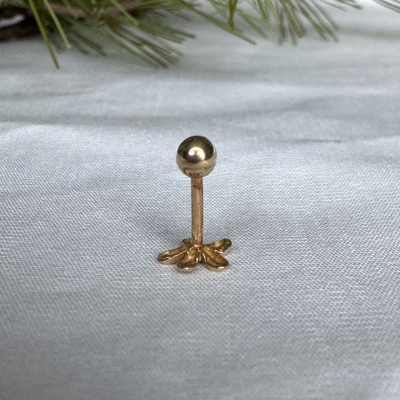 14KYG Cartilage Single Blue CZ Diamond Stud Earring - Picture 4 of 8